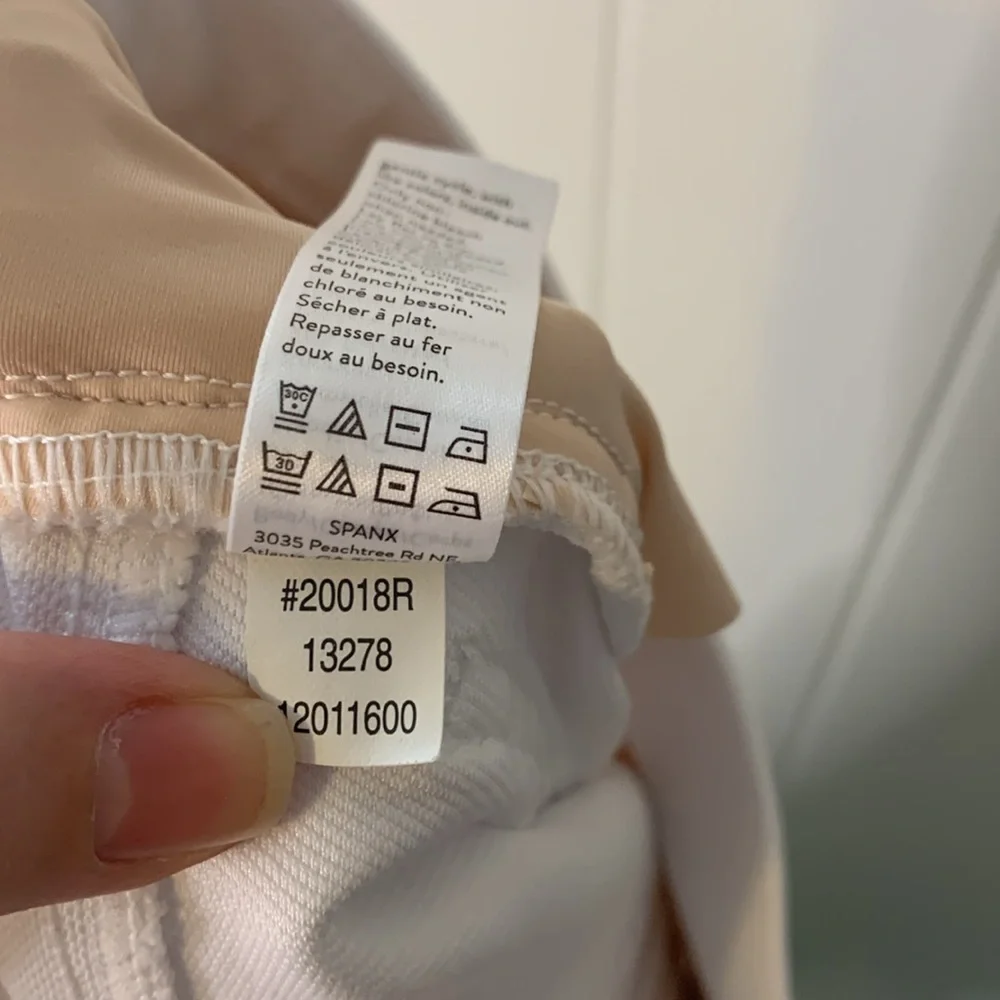 SPANX Jean-ish Ankle Leggings in White Size Small